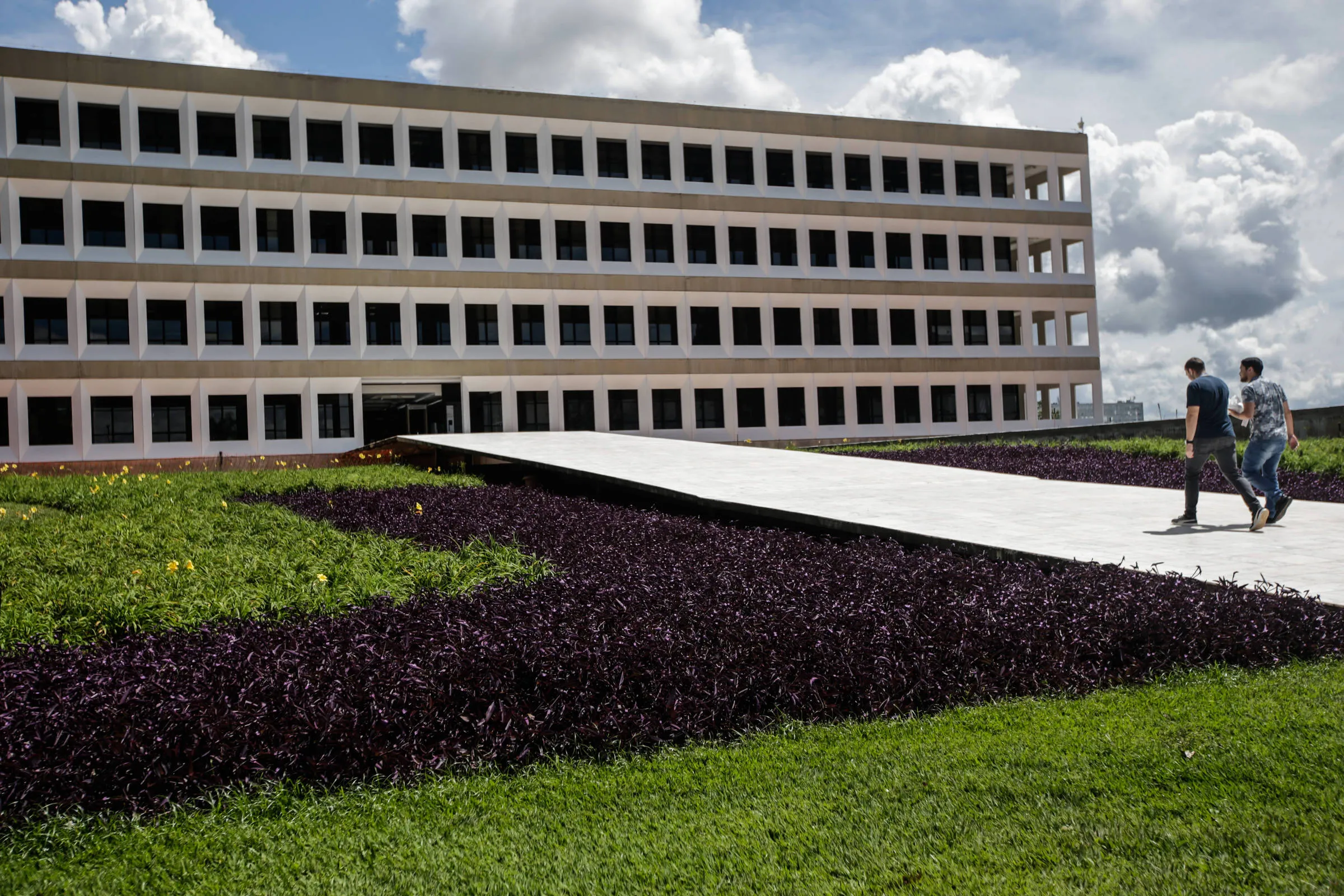 168514366764714073b71d3 1685143667 3x2 Rt